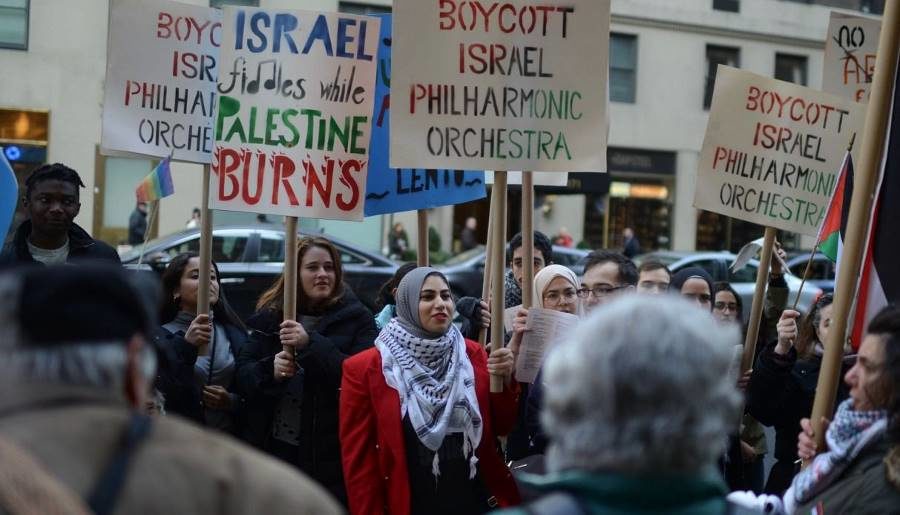 Anti israel  protest orchestra