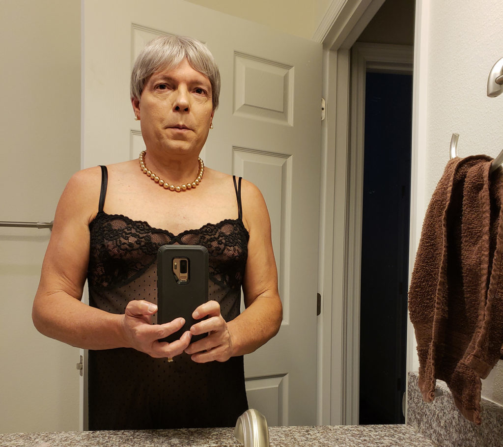 Click to enlarge fullwomanselfie