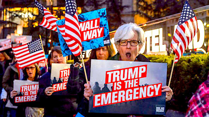 Click to enlarge Trump signs crowd