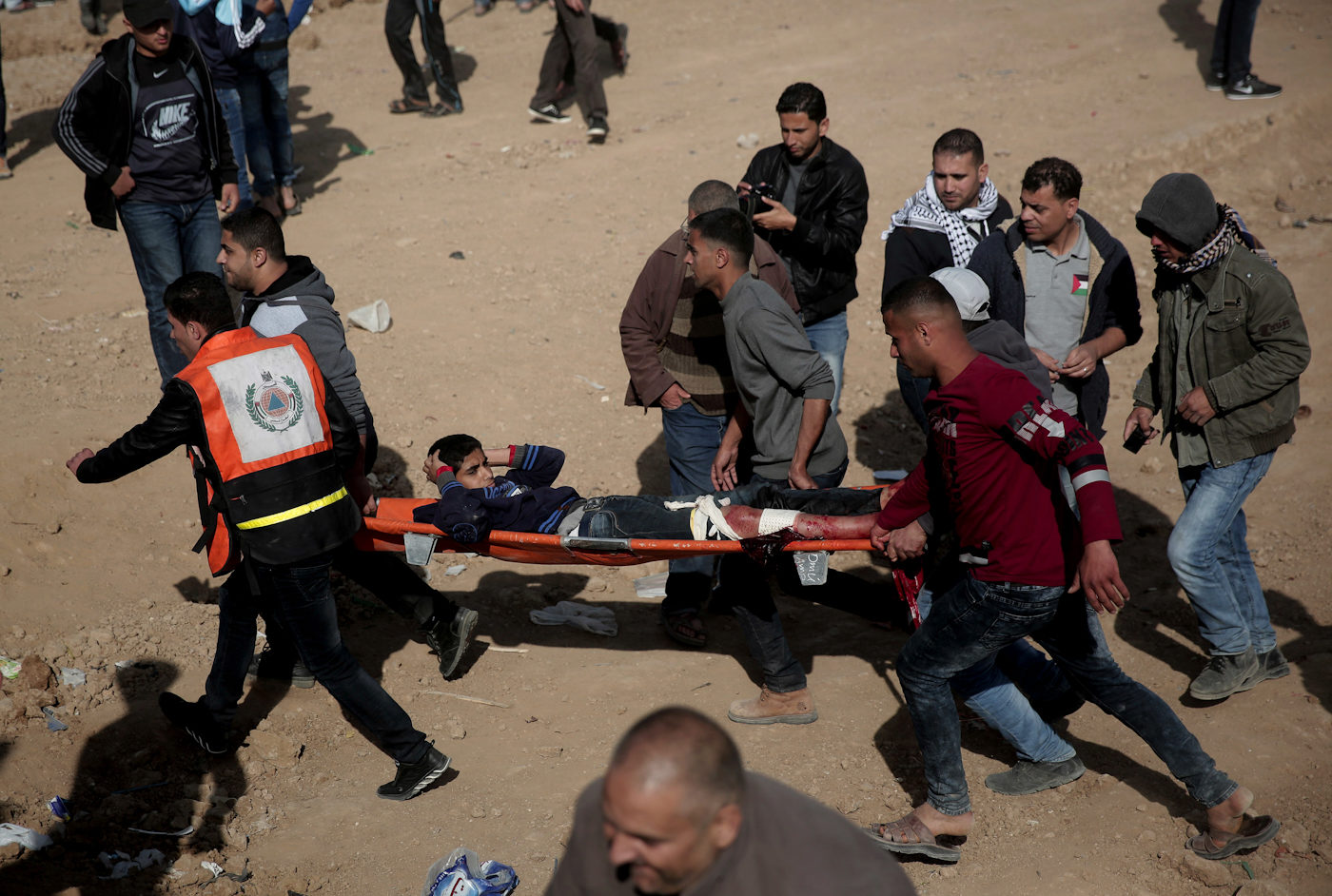 Click to enlarge child shot gaza protest border