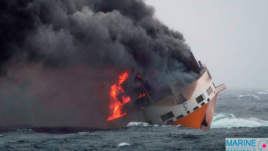 oil spill france