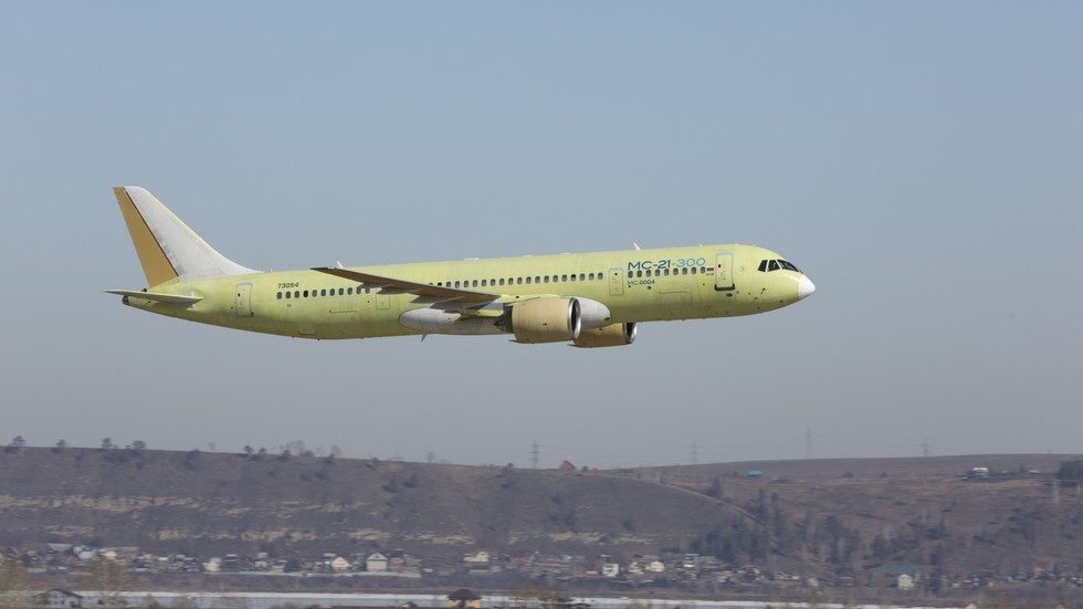 Click to enlarge russia passenger plane boeing