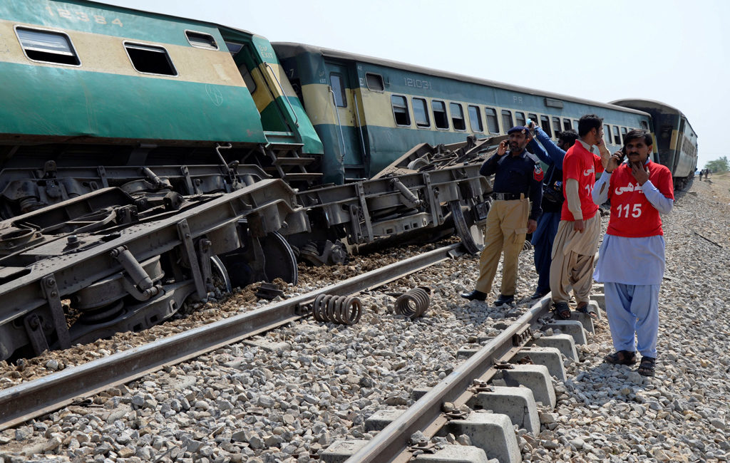 train blast pakistan