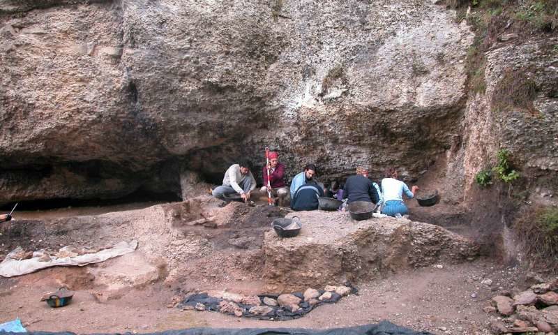 Click to enlarge Excavation at Balma Guilanyà