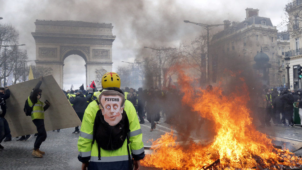 Click to enlarge yellow vest 18