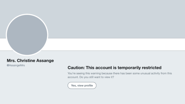 Click to enlarge assange mother twitter message
