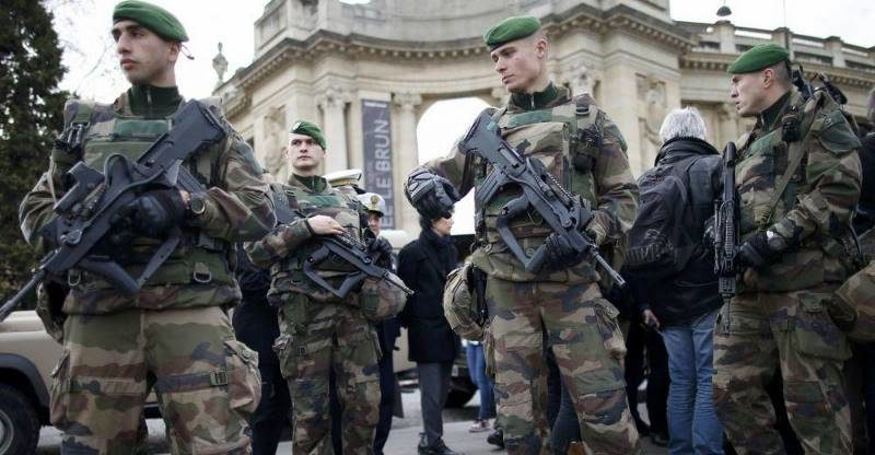 Click to enlarge military france yellow vests