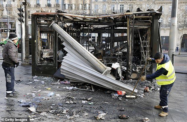Click to enlarge Yellow Vests 4