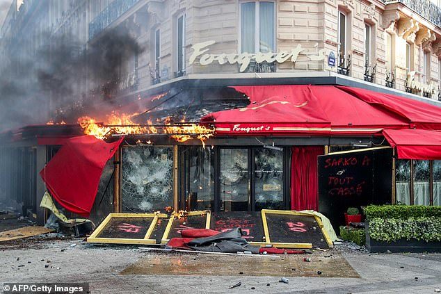 Click to enlarge Yellow Vests 3