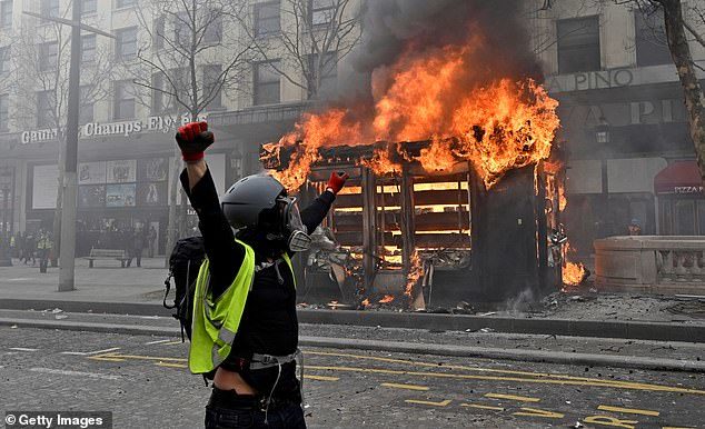 Click to enlarge Yellow Vests 2