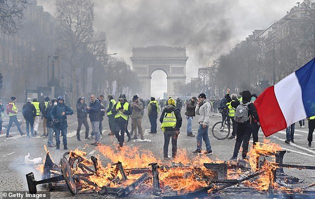 Click to enlarge Yellow Vests 1