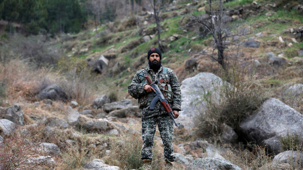 Click to enlarge Pakistani soldier