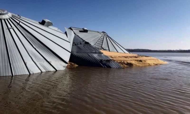 US grain bin collapse
