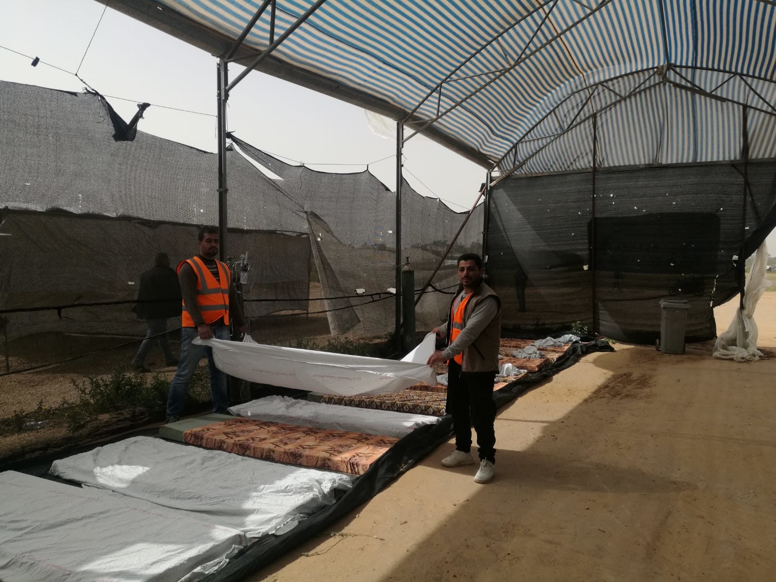 Click to enlarge gaza protest medical tent