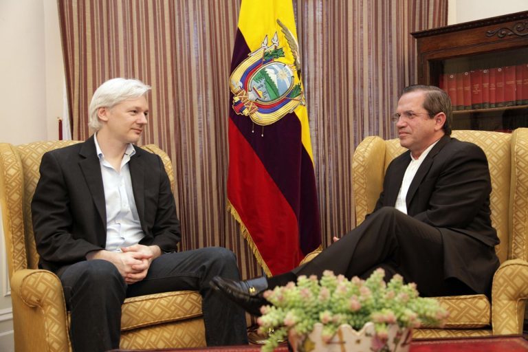 assange correa Ecuador