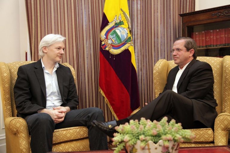 Click to enlarge assange correa Ecuador