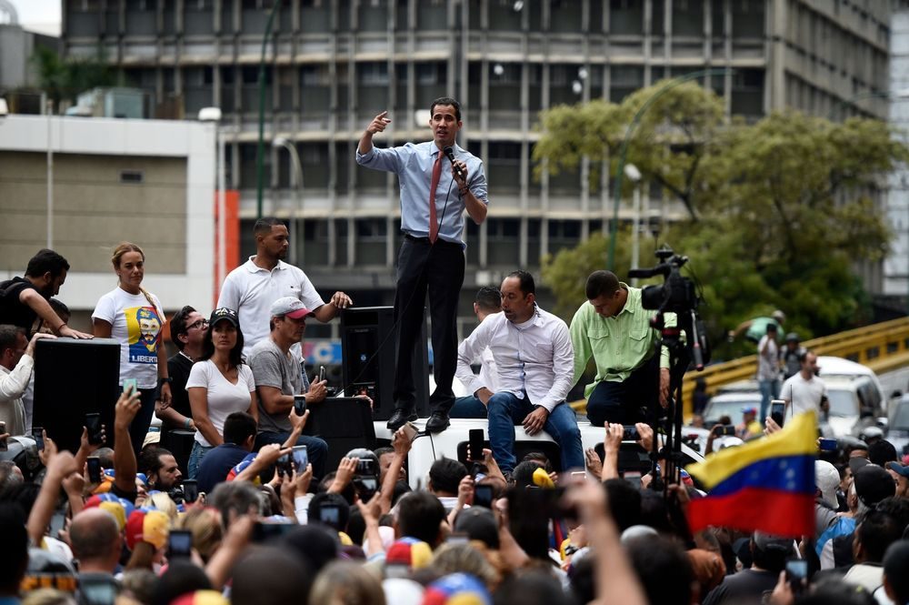 Click to enlarge Guaido small crowd