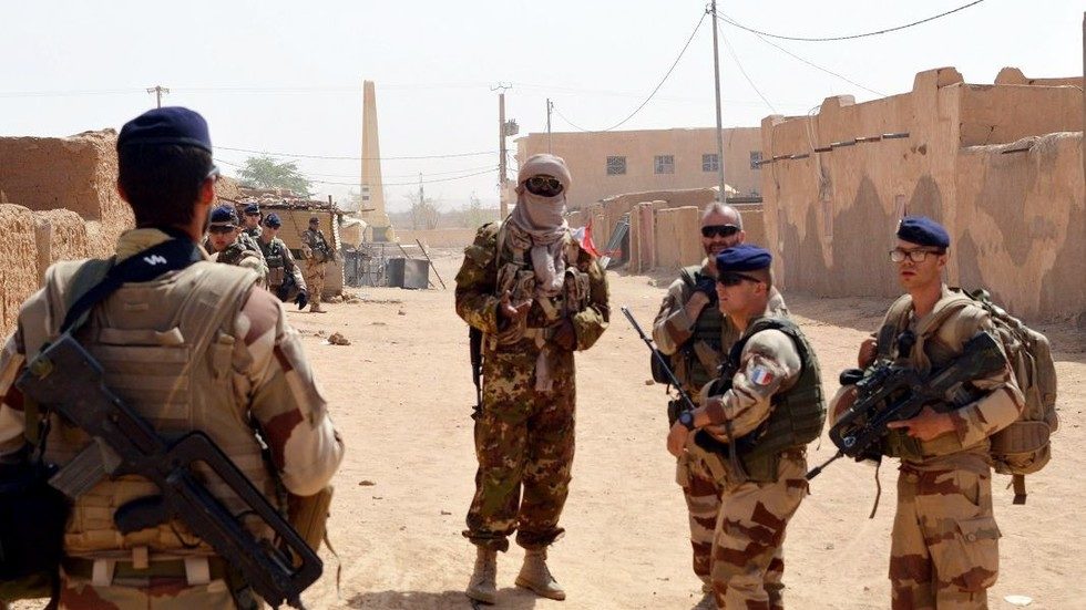 Mali troops
