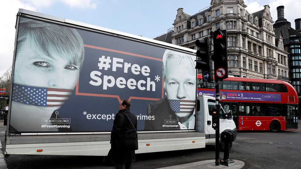 Click to enlarge assange manning free speech truck