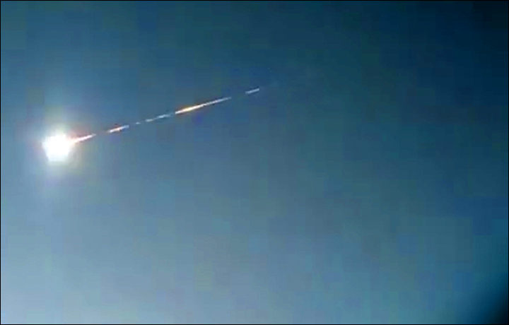 bolide is seen in sky over Krasnoyarsk