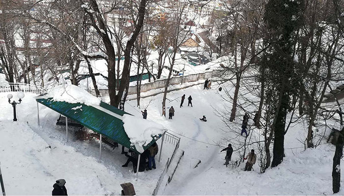 Click to enlarge Malakand, Hazara, Murree, Gilgit-Baltistan (G-B) and Kashmir divisions have received 22.5 inches of snow so far.