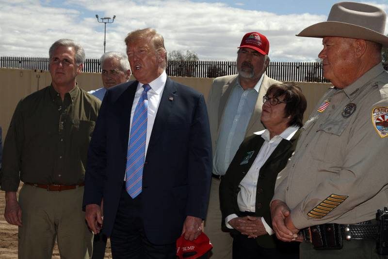 Click to enlarge trump border wall calexico