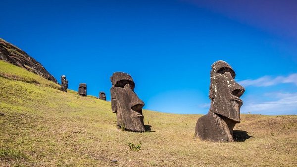 Click to enlarge Moai sculptures on Rapa Nui.
