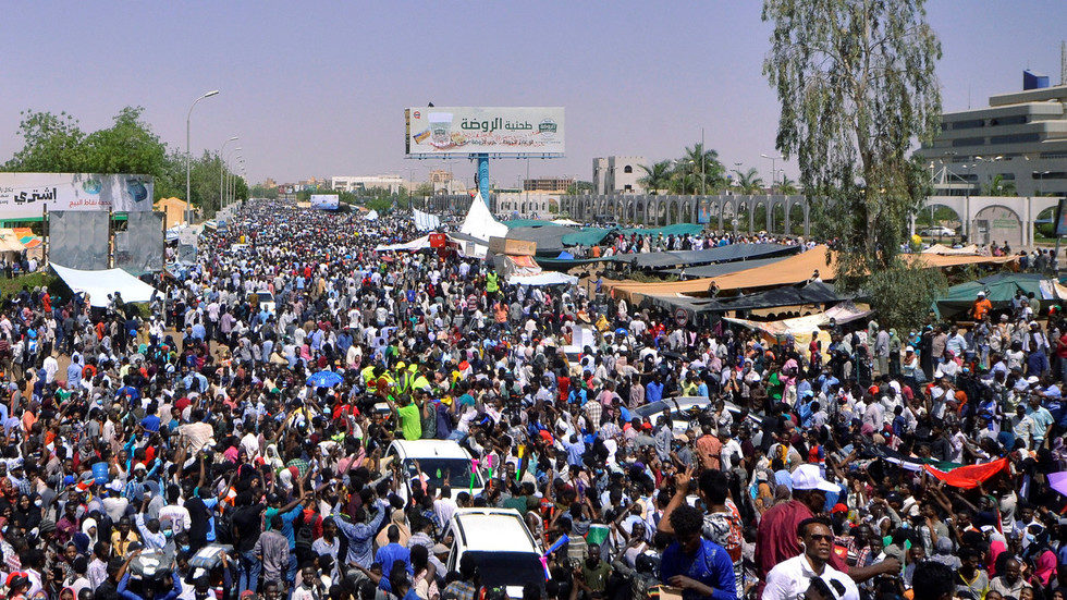 Click to enlarge sudan demonstration al-bashir coup