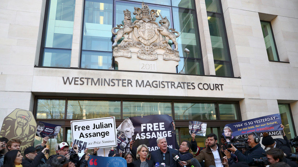 assange protesters london court trial