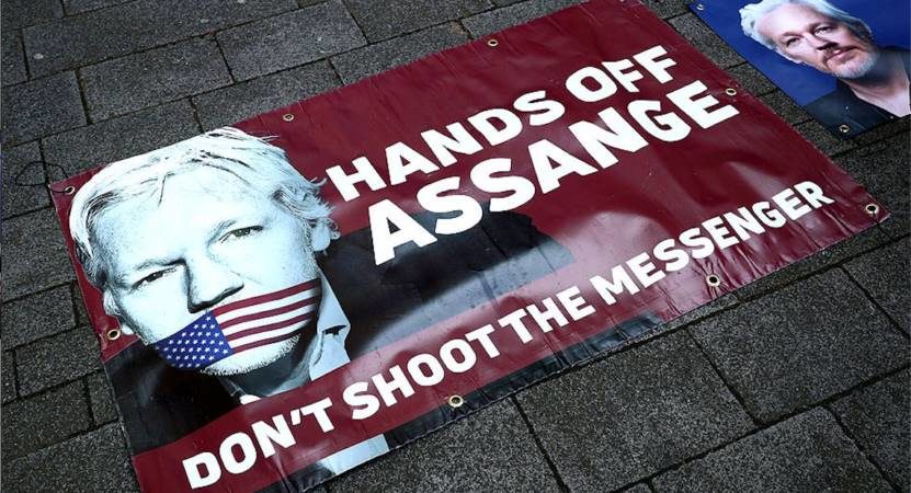 assange poster messanger