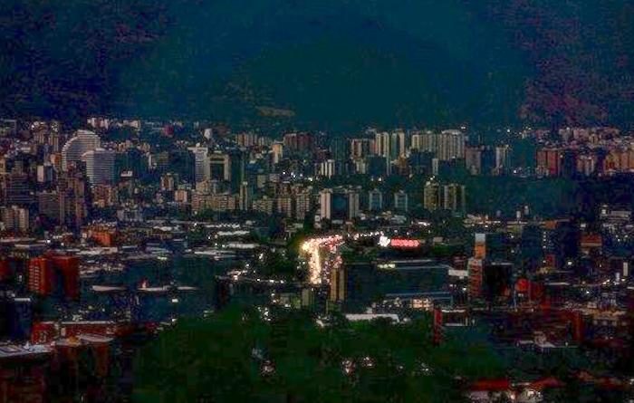 Click to enlarge Caracas blackout
