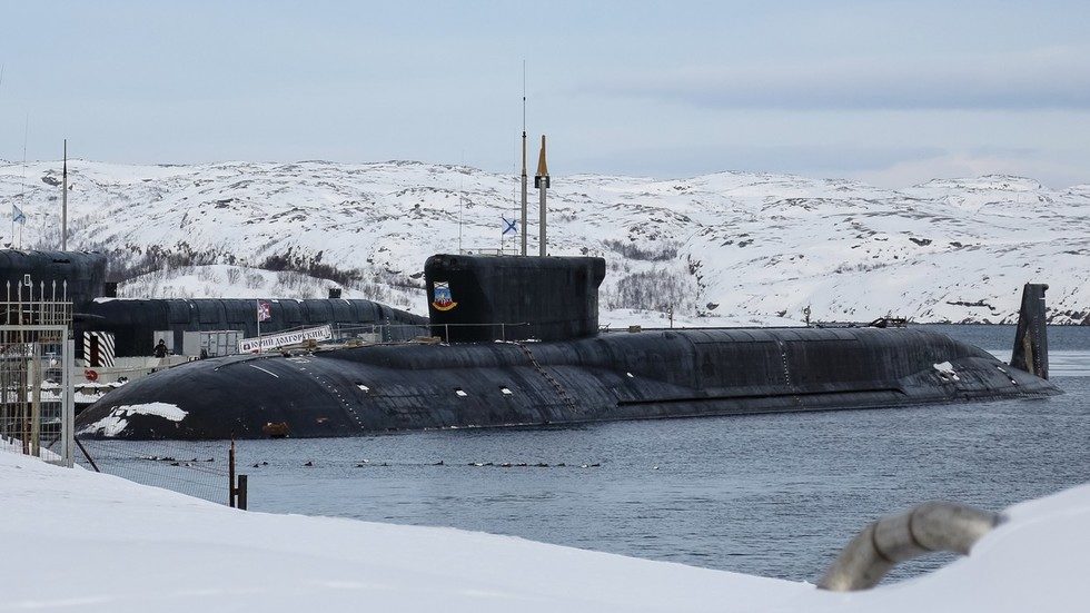 Click to enlarge Russian Borei-class nuclear submarine, norwegian border guard spy russian sub