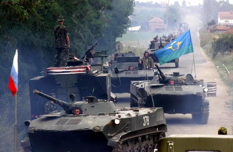 Click to enlarge Russian paratroopers Slatina airbase, 1999