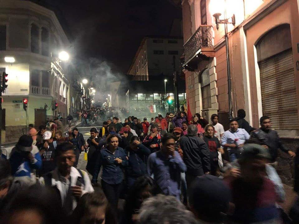 Click to enlarge protest assange quito