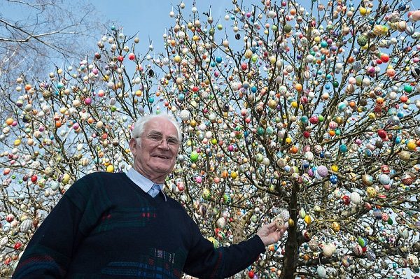 Click to enlarge Volker Kraft and his egg tree