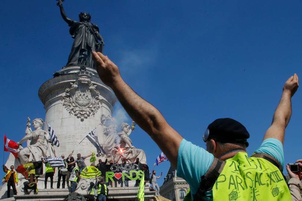 Click to enlarge yellow vests acte 23