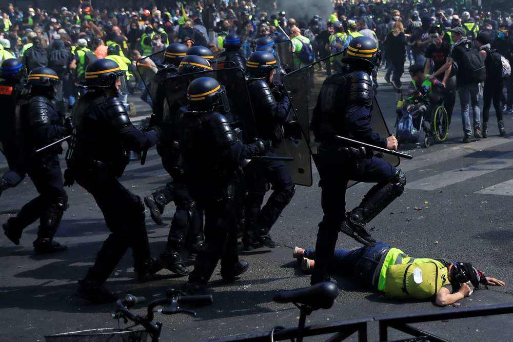 Click to enlarge yellow vests protest