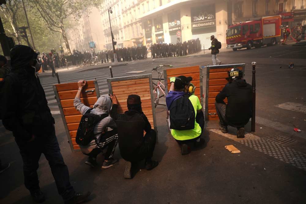 Click to enlarge yellow vest protest paris