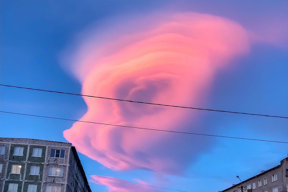 Click to enlarge Murmansk clouds