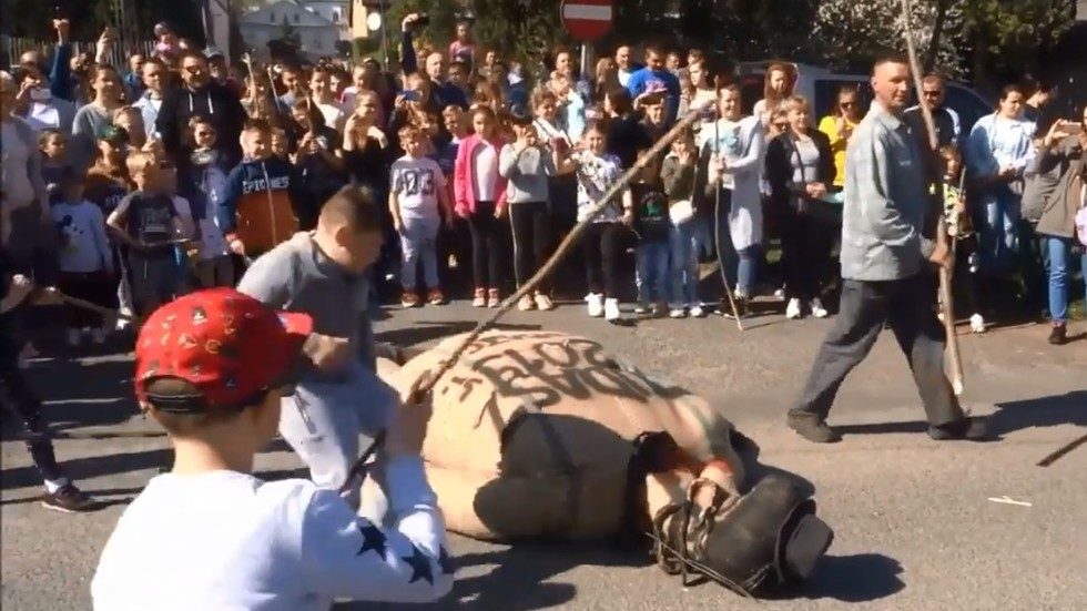 Poles beating Jews in effigy