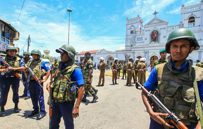 Click to enlarge Sri Lankan soldiers