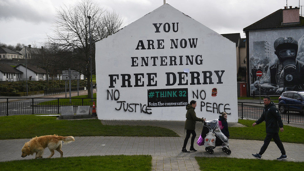 Click to enlarge Free Derry New IRA