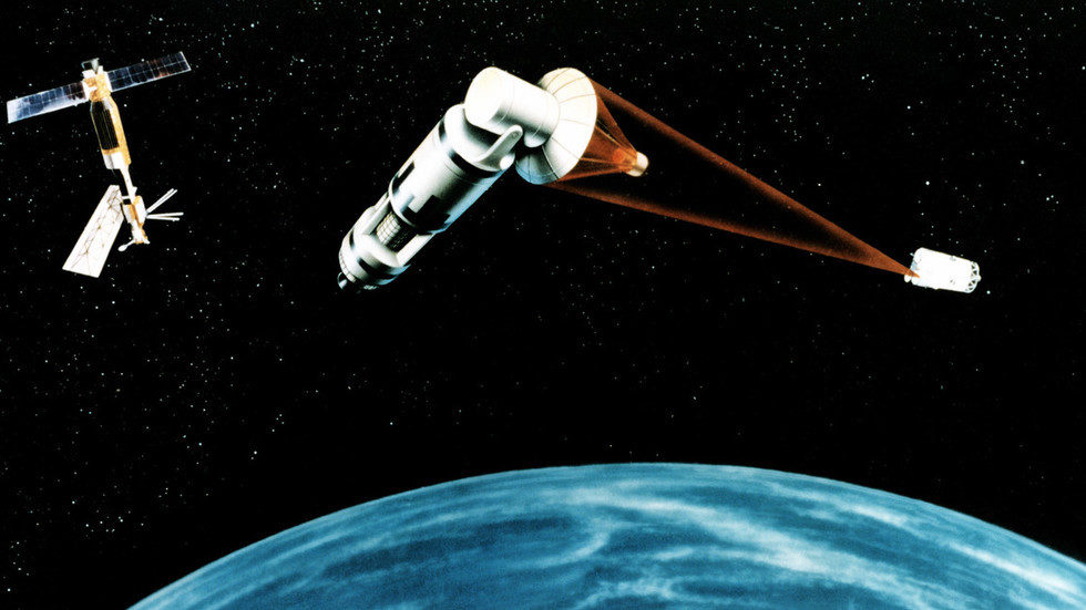 Nuclear reactor-packed satellite fires lasers