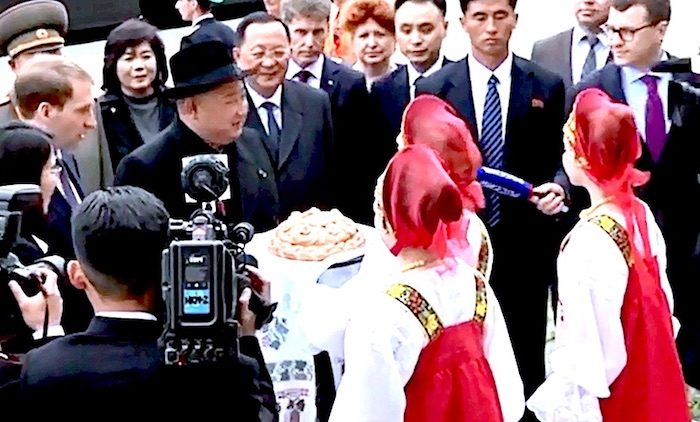 Click to enlarge Bread-Salt ceremony