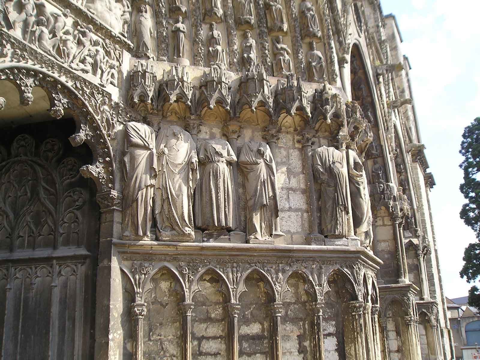 Click to enlarge Beheaded Statues in France