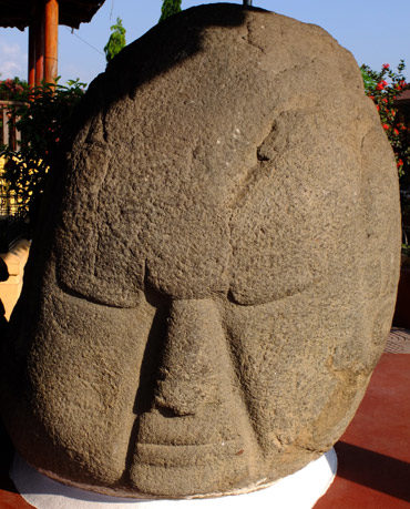 stone heads Guatemalan