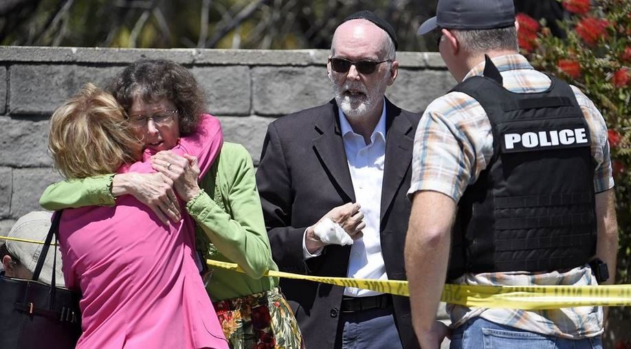 Click to enlarge synagogue mourners