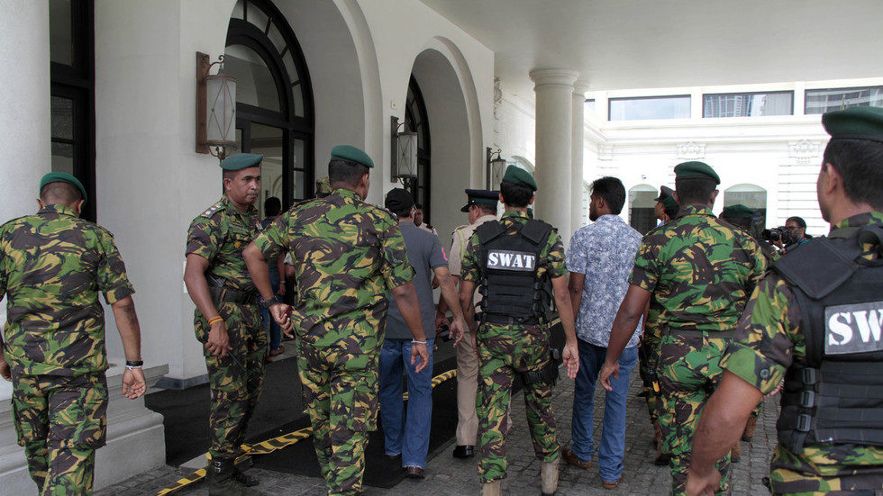 Click to enlarge Sri Lankan Police in Colombo