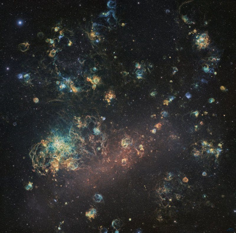 Click to enlarge 204-megapixel, 1,060-hour photo of the Large Magellanic Cloud.