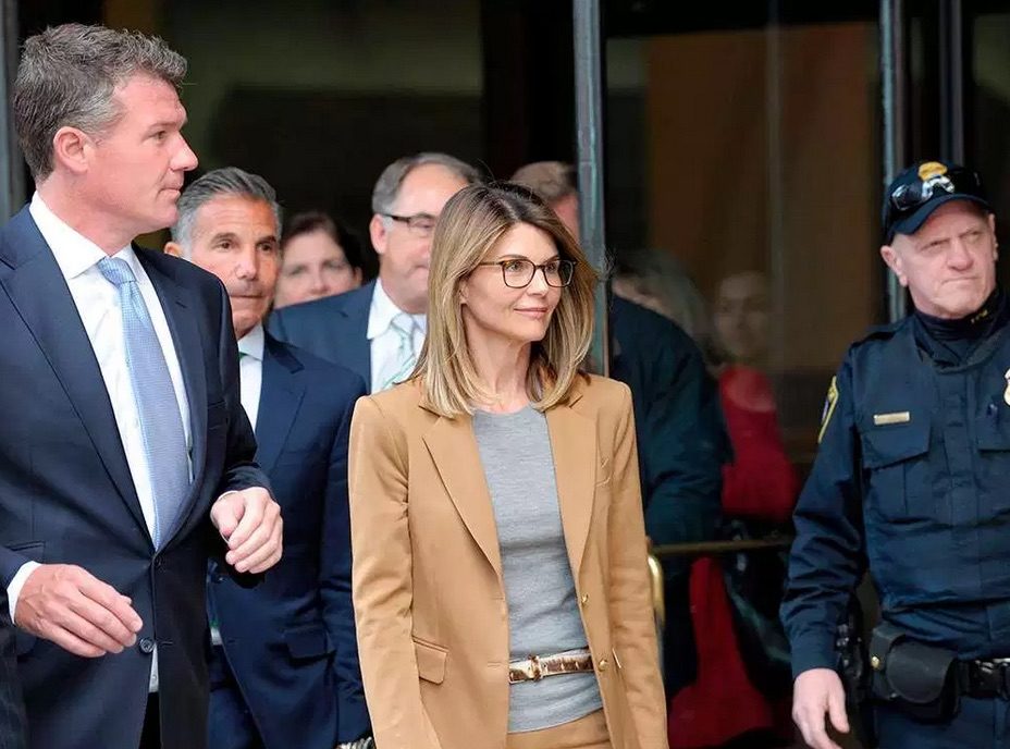 Lori Loughlin at Courthouse